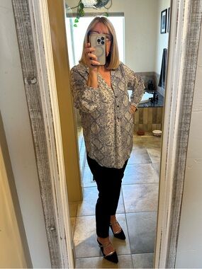 Amour Vert Black & White Snake Print Washable Silk Blouse